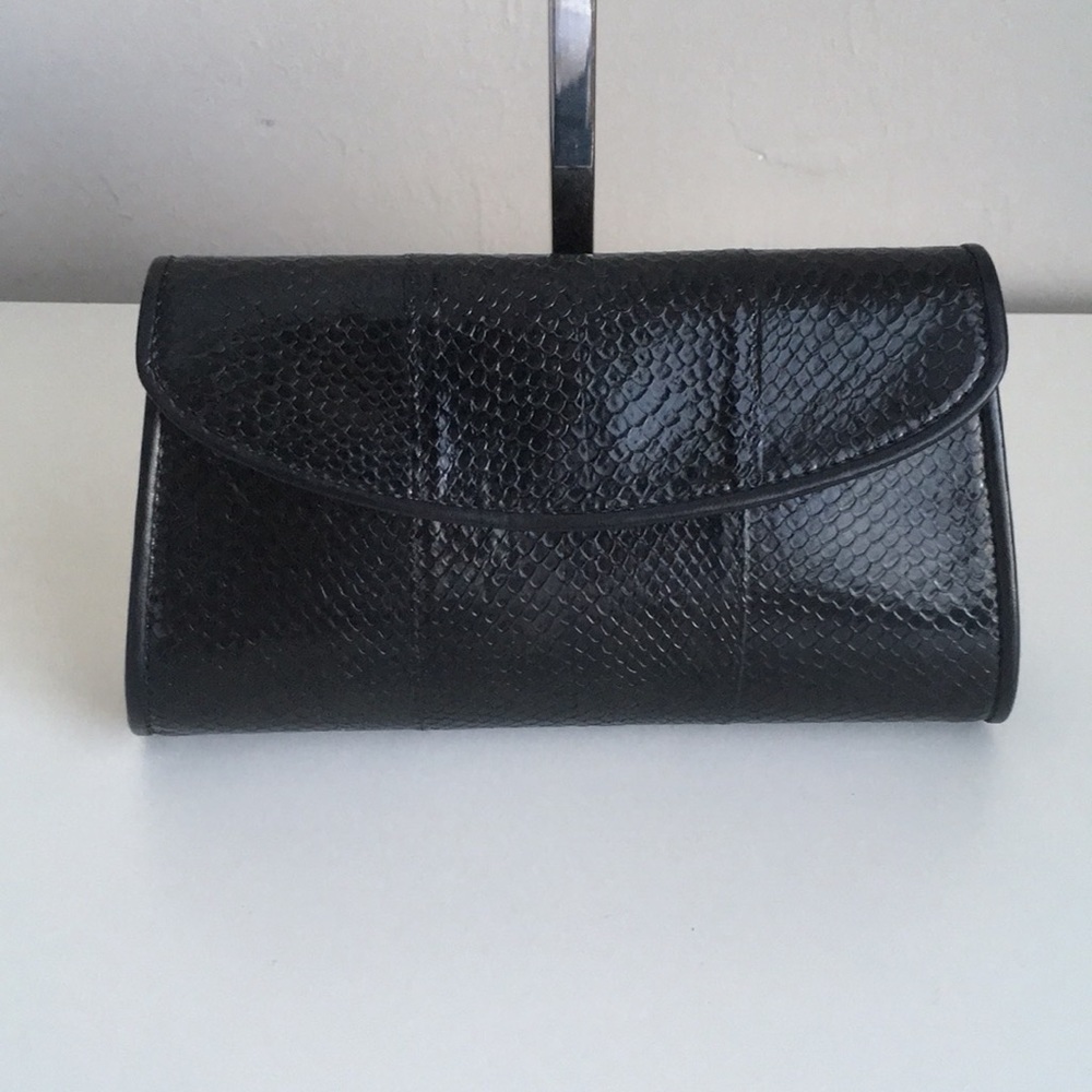 Beautiful salmon leather clutch!💕😍